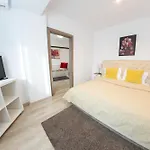 Avenue Parliament Old Town - Avenue 3*