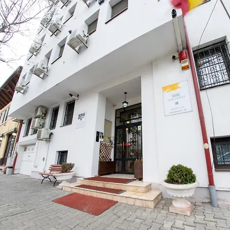 Avenue Parliament Old Town - Avenue