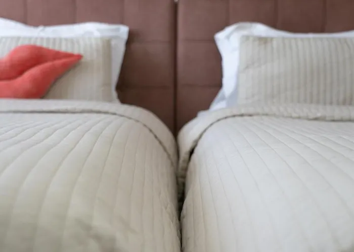 Avenue Parliament Old Town - Avenue