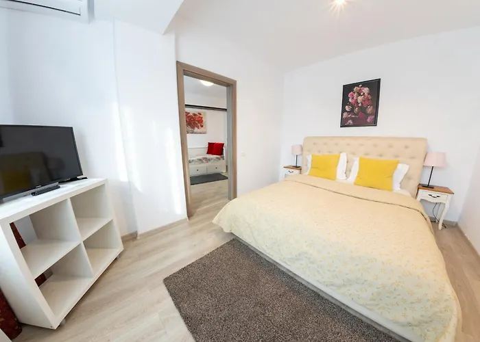 Avenue Parliament Old Town - Avenue 3*