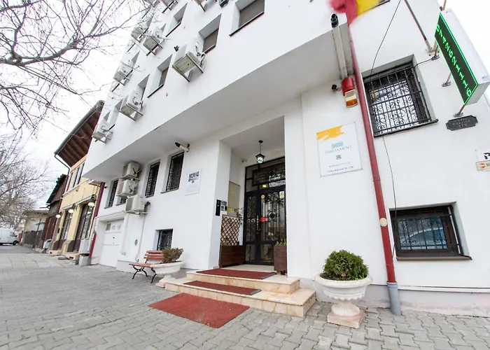 Avenue Parliament Old Town - Avenue