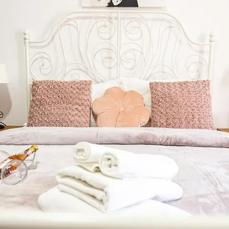 Avenue Parliament Old Town - Avenue