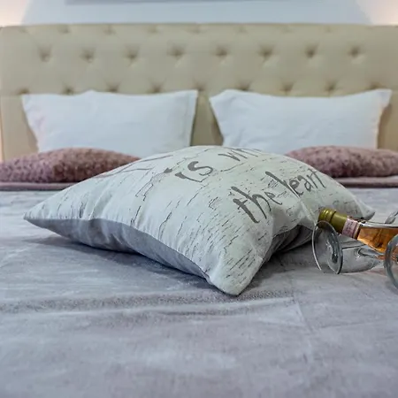 Avenue Parliament Old Town - Avenue Bukareszt