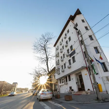 Avenue Parliament Old Town - Avenue