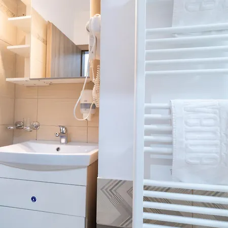 Hotel Avenue Parliament Old Town - Avenue 3*