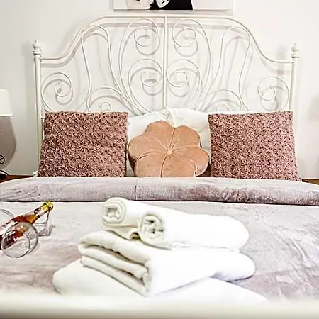 Avenue Parliament Old Town - Avenue Hotel Bucharest
