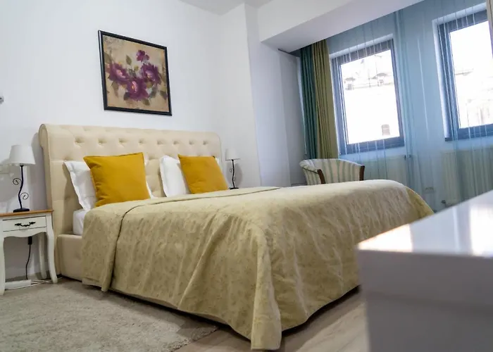 Avenue Parliament Old Town - Avenue Bucarest