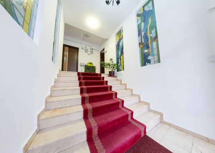 Avenue Parliament Old Town - Avenue 3*