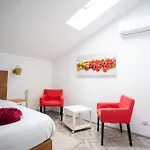 Avenue Parliament Old Town - Avenue Hotel 3*
