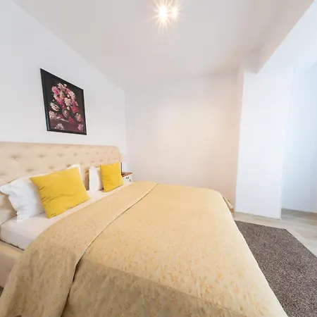 Avenue Parliament Old Town - Avenue 3*