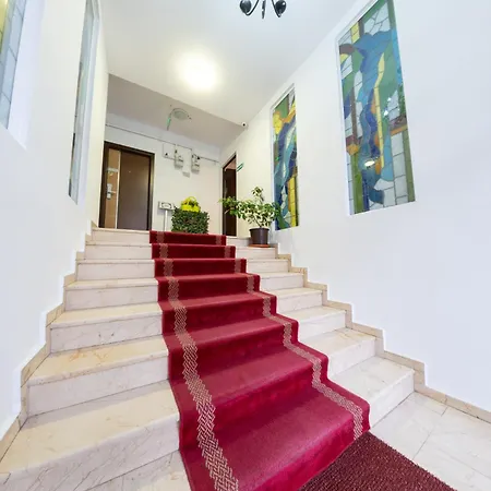 Avenue Parliament Old Town - Avenue 3*