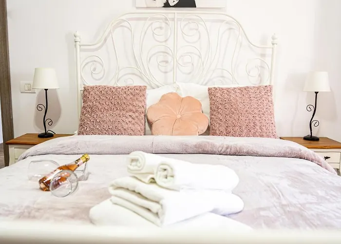 Avenue Parliament Old Town - Avenue