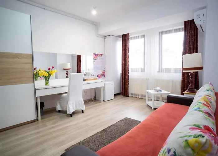 Avenue Parliament Old Town - Avenue 3*