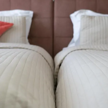 Avenue Parliament Old Town - Avenue