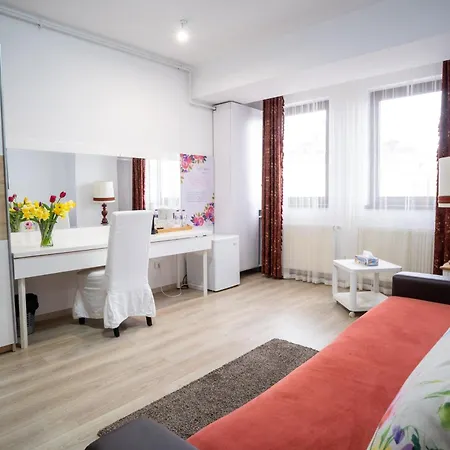 Avenue Parliament Old Town - Avenue 3*